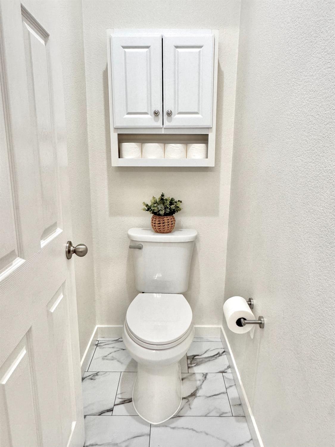 12372 Pawcatuck Way Rancho Cordova, CA 95742 - Photo 22 of 48 a bathroom with a toilet a sink and a shower