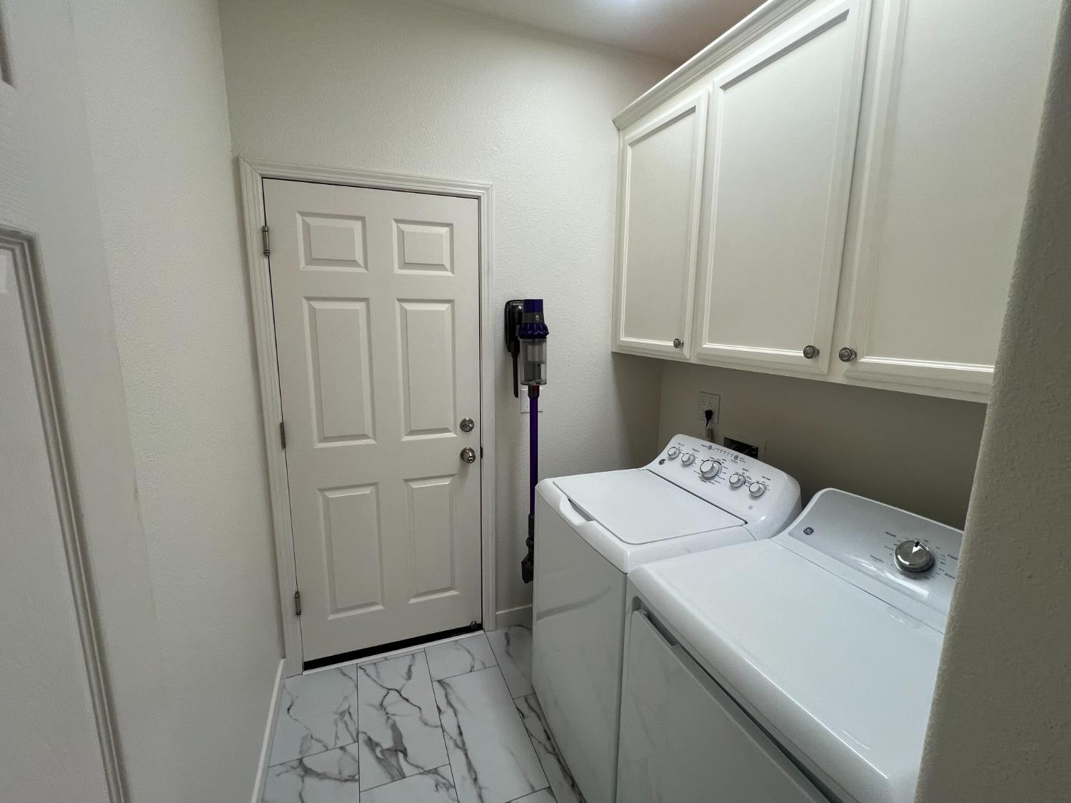12372 Pawcatuck Way Rancho Cordova, CA 95742 - Photo 32 of 48 a utility room with dryer and washer