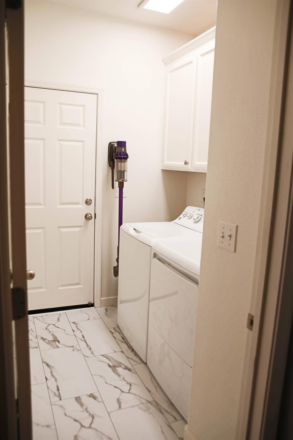 12372 Pawcatuck Way Rancho Cordova, CA 95742 - Photo 33 of 48 a bathroom with a sink