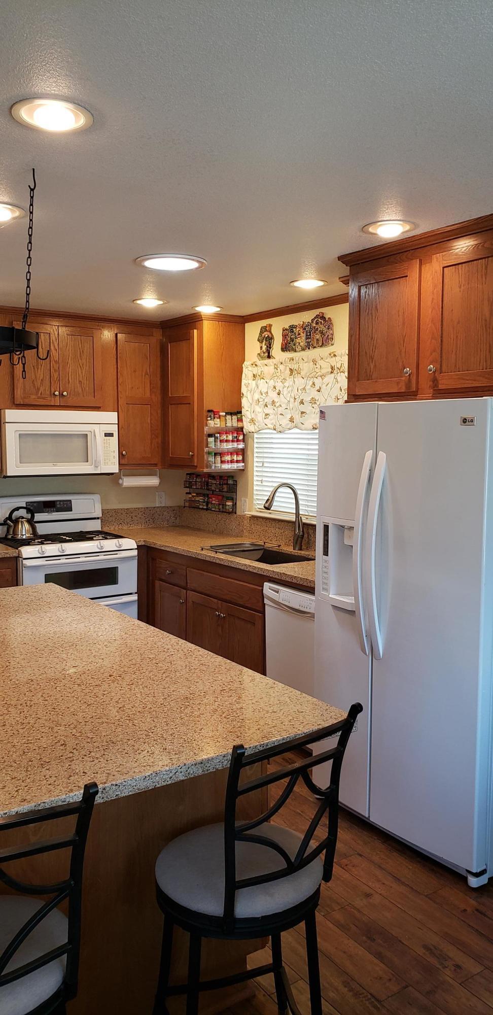 195 Tierra Rejada Road, Unit 87 Simi Valley, CA 93065 - Photo 4 of 33 20210415_123823