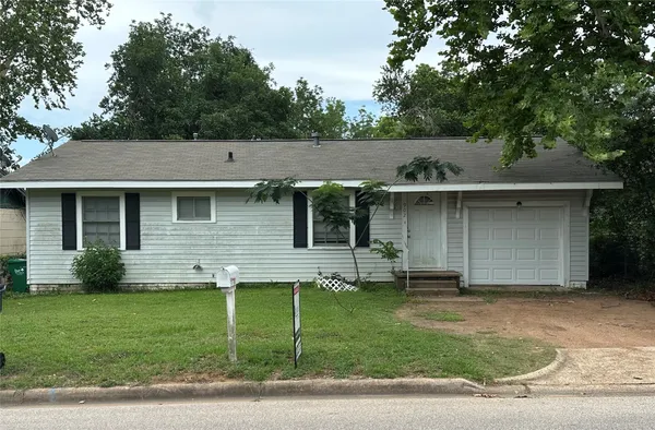 $1,550 | 902 East Stone Street, Brenham, TX 77833