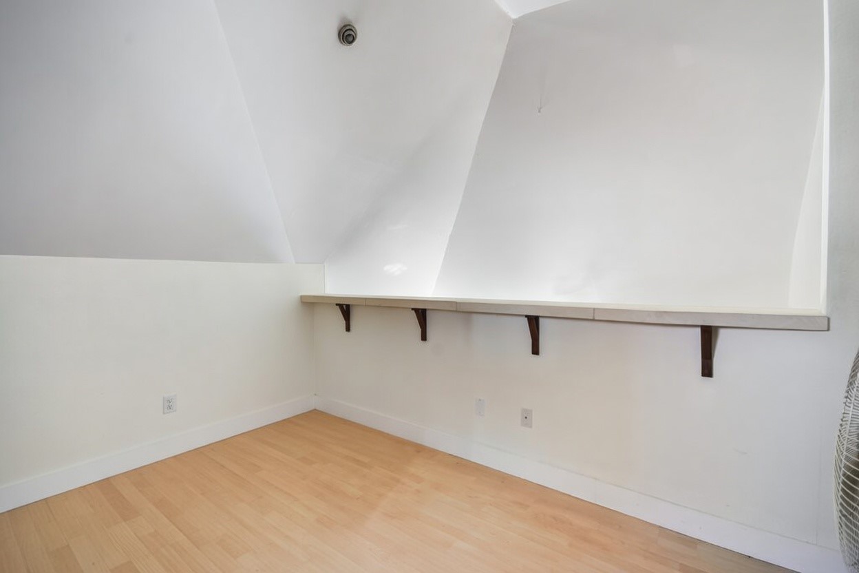 706 West 22nd Street, Unit 306 Austin, TX 78705 - Photo 7 of 19 a view of small space