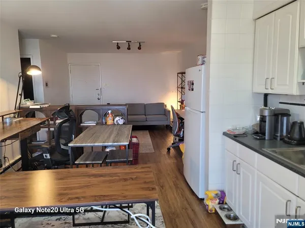 $2,050 | 201 12th Street, Unit 21, Palisades Park, NJ 07650