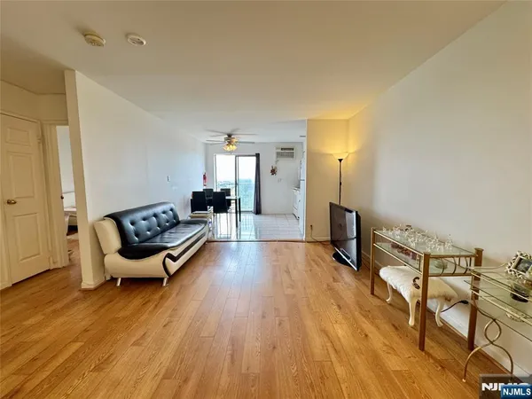 $2,050 | 201 12th Street, Unit 21, Palisades Park, NJ 07650