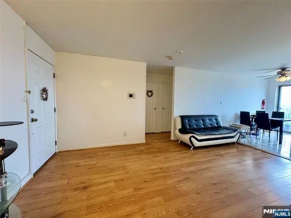 $2,050 | 201 12th Street, Unit 21, Palisades Park, NJ 07650