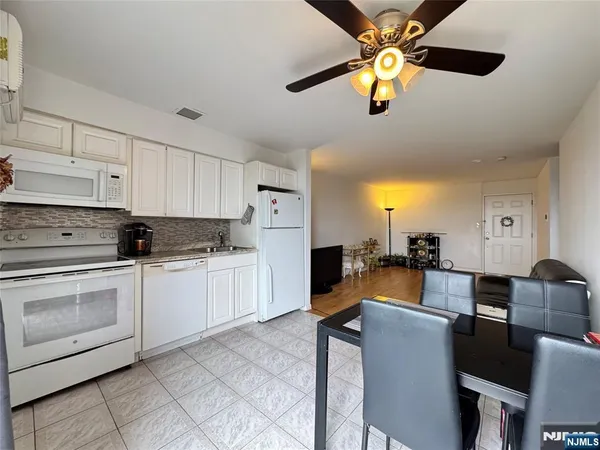 $2,050 | 201 12th Street, Unit 21, Palisades Park, NJ 07650