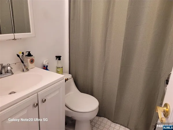 $2,050 | 201 12th Street, Unit 21, Palisades Park, NJ 07650