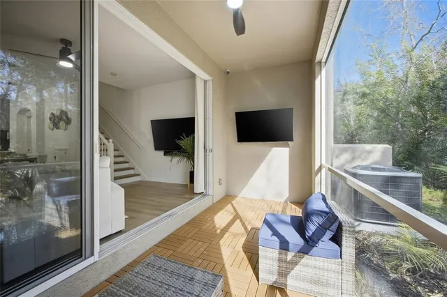 a view of a house with backyard