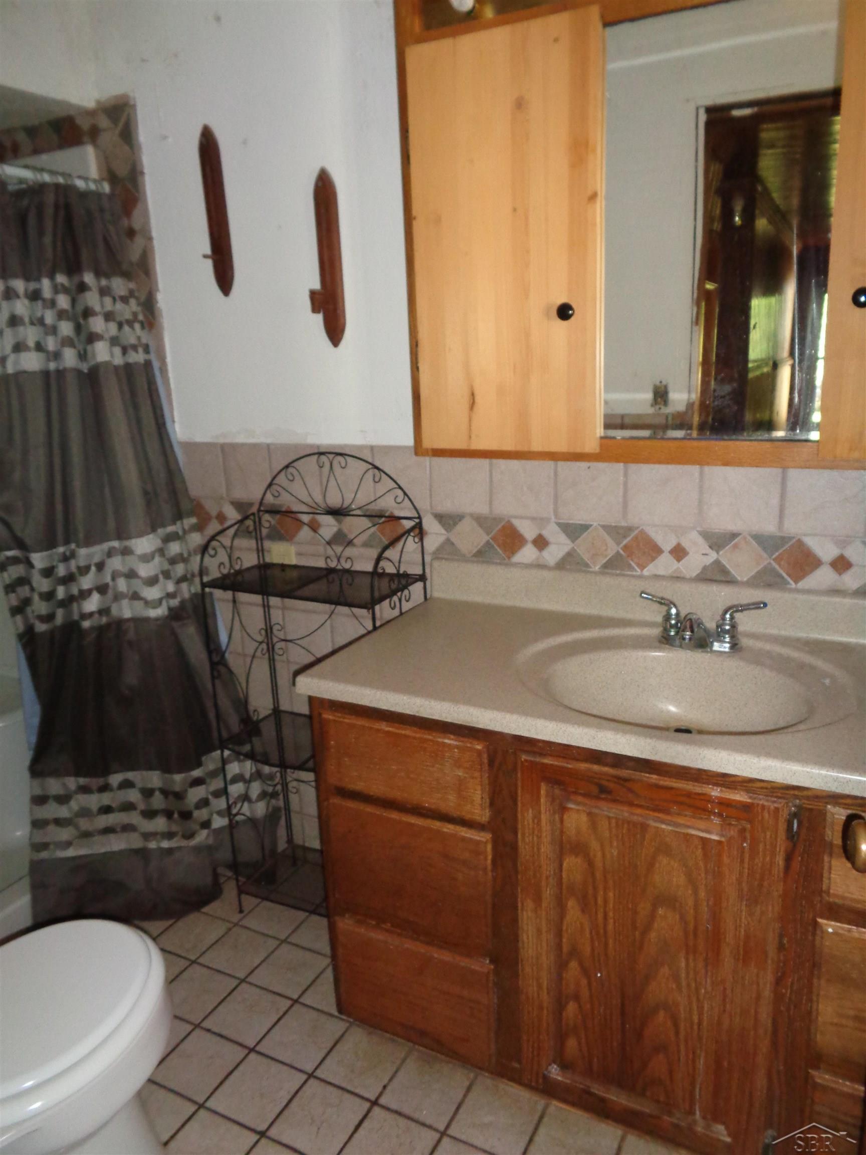 3870 Barnard Road Saginaw, MI 48603 - Photo 14 of 24 50118777-13.JPG
