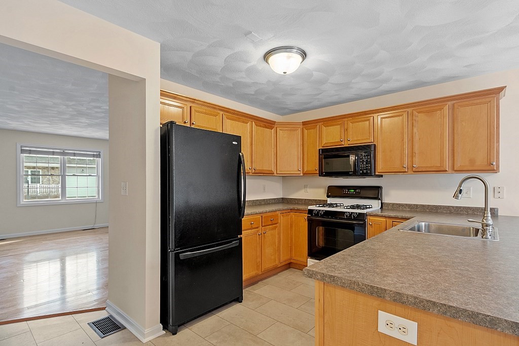 159 Allen Road, Unit 7 Billerica, MA 01821 - Photo 16 of 36