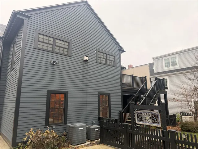 $3,900 | 31 Bradford Street, Unit 1, Bristol, RI 02809