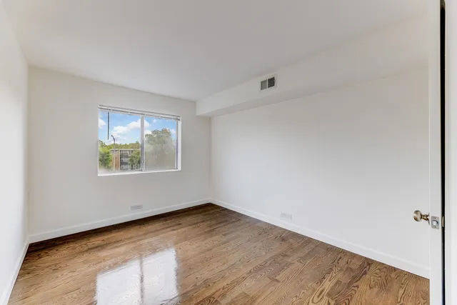 $182,500 | 9820 South Pulaski Road, Unit 213, Oak Lawn, IL 60453