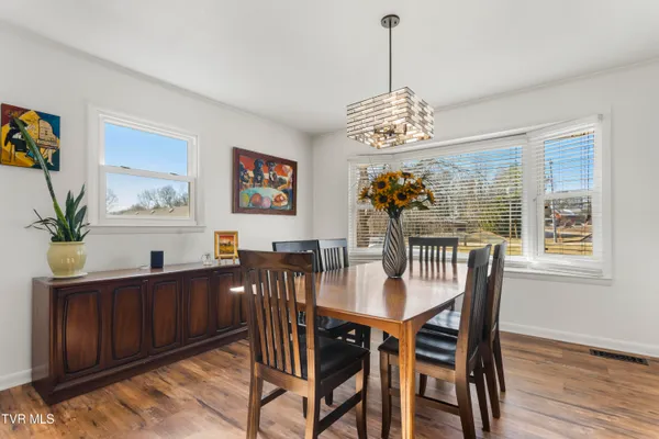 $649,900 | 2112 Knob Creek Road, Johnson City, TN 37604