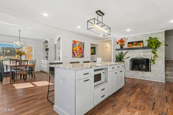 $649,900 | 2112 Knob Creek Road, Johnson City, TN 37604