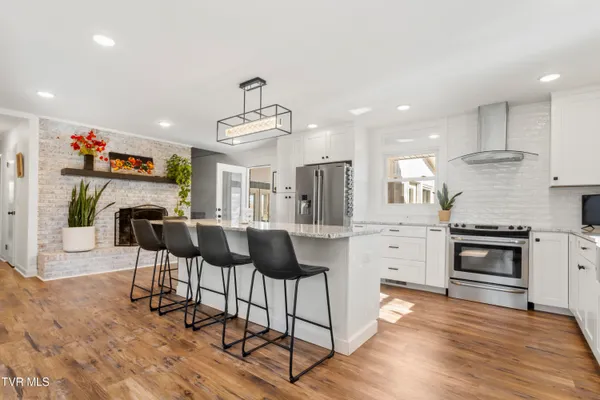 $649,900 | 2112 Knob Creek Road, Johnson City, TN 37604