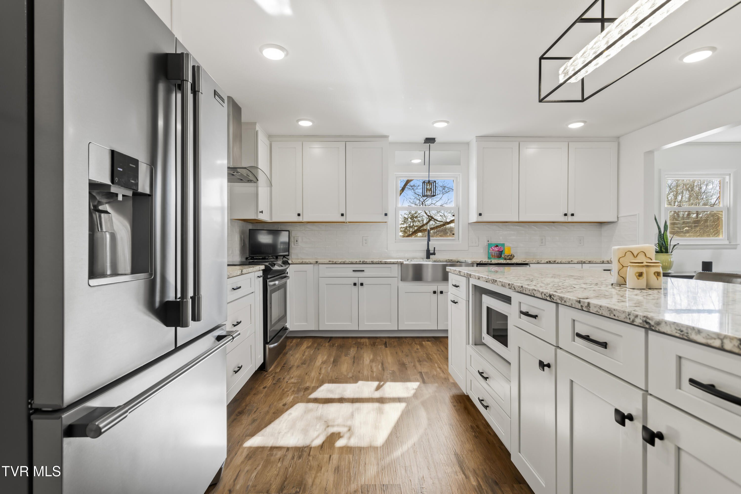 2112 Knob Creek Road Johnson City, TN 37604 - Photo 17 of 85 Kitchen