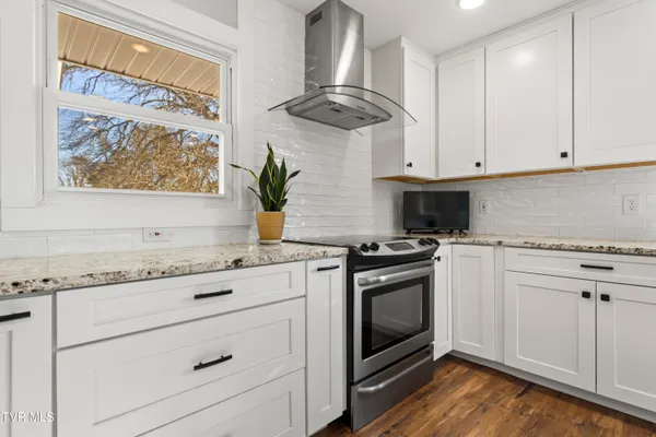 $649,900 | 2112 Knob Creek Road, Johnson City, TN 37604