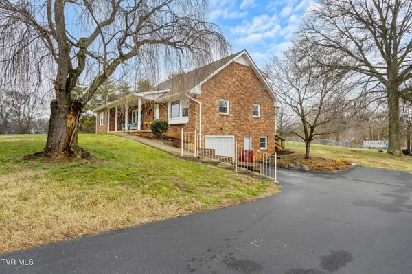 $649,900 | 2112 Knob Creek Road, Johnson City, TN 37604
