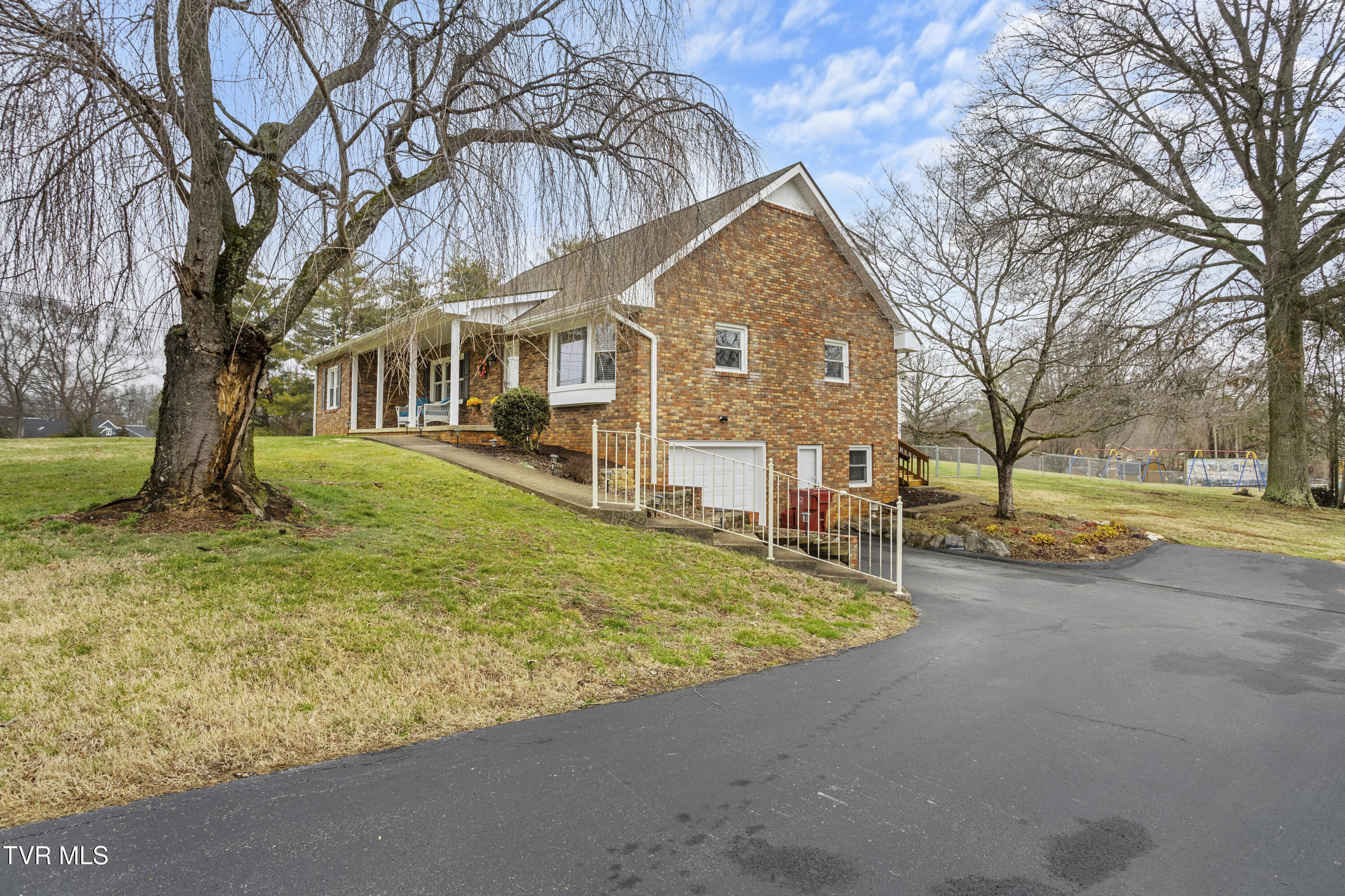 2112 Knob Creek Road Johnson City, TN 37604 - Photo 2 of 88 Side View of house