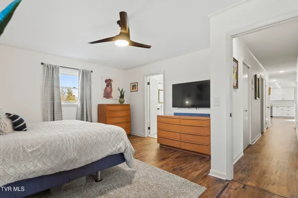 $649,900 | 2112 Knob Creek Road, Johnson City, TN 37604