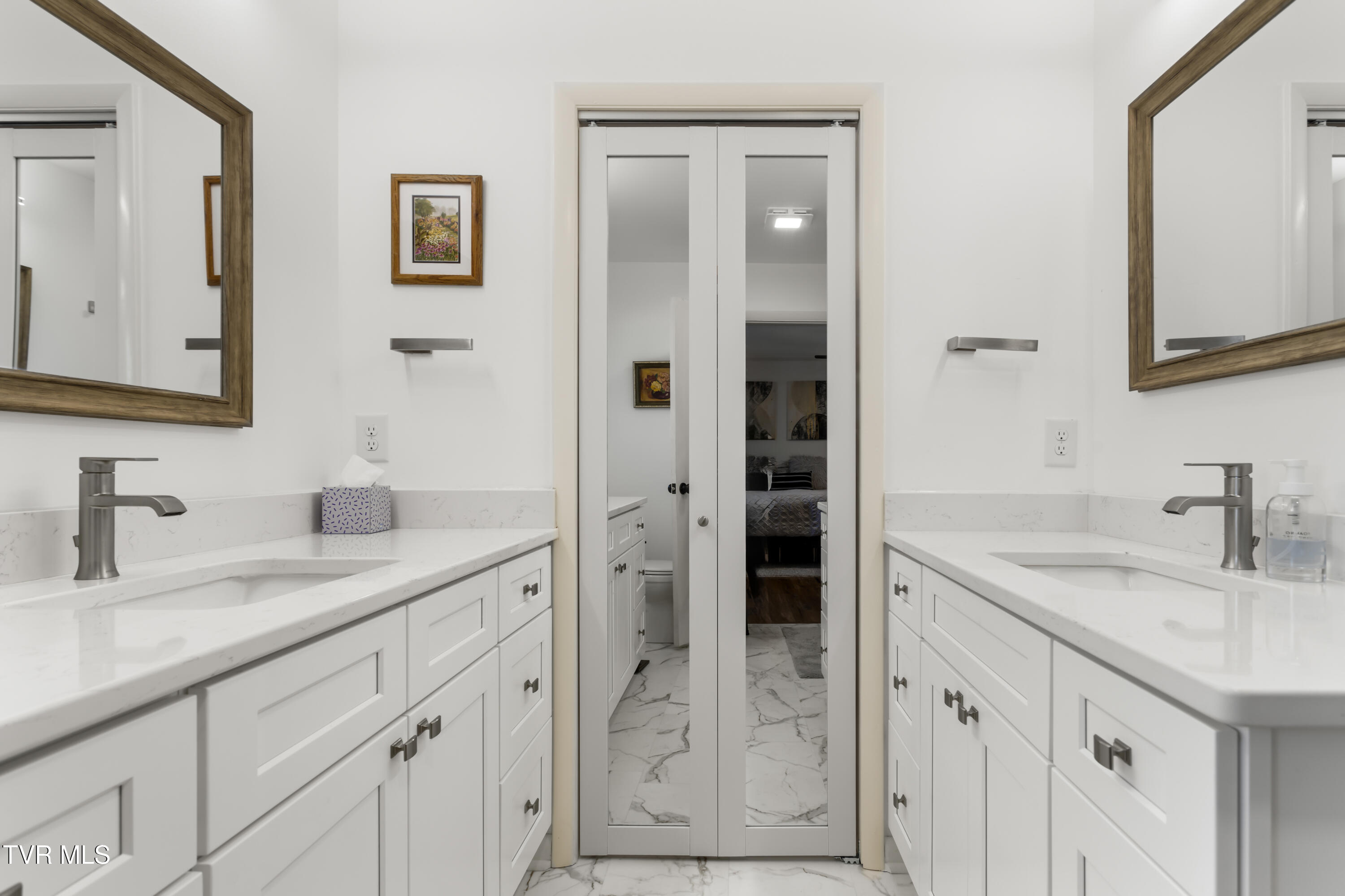 2112 Knob Creek Road Johnson City, TN 37604 - Photo 23 of 85 Owners Bath