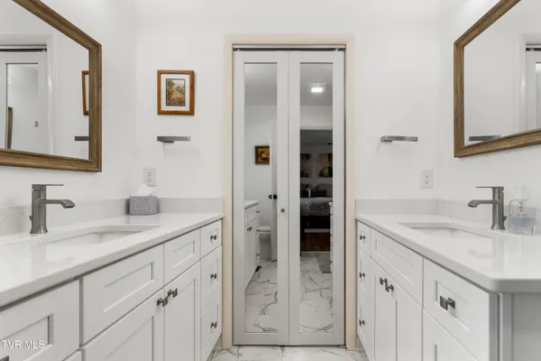 $649,900 | 2112 Knob Creek Road, Johnson City, TN 37604