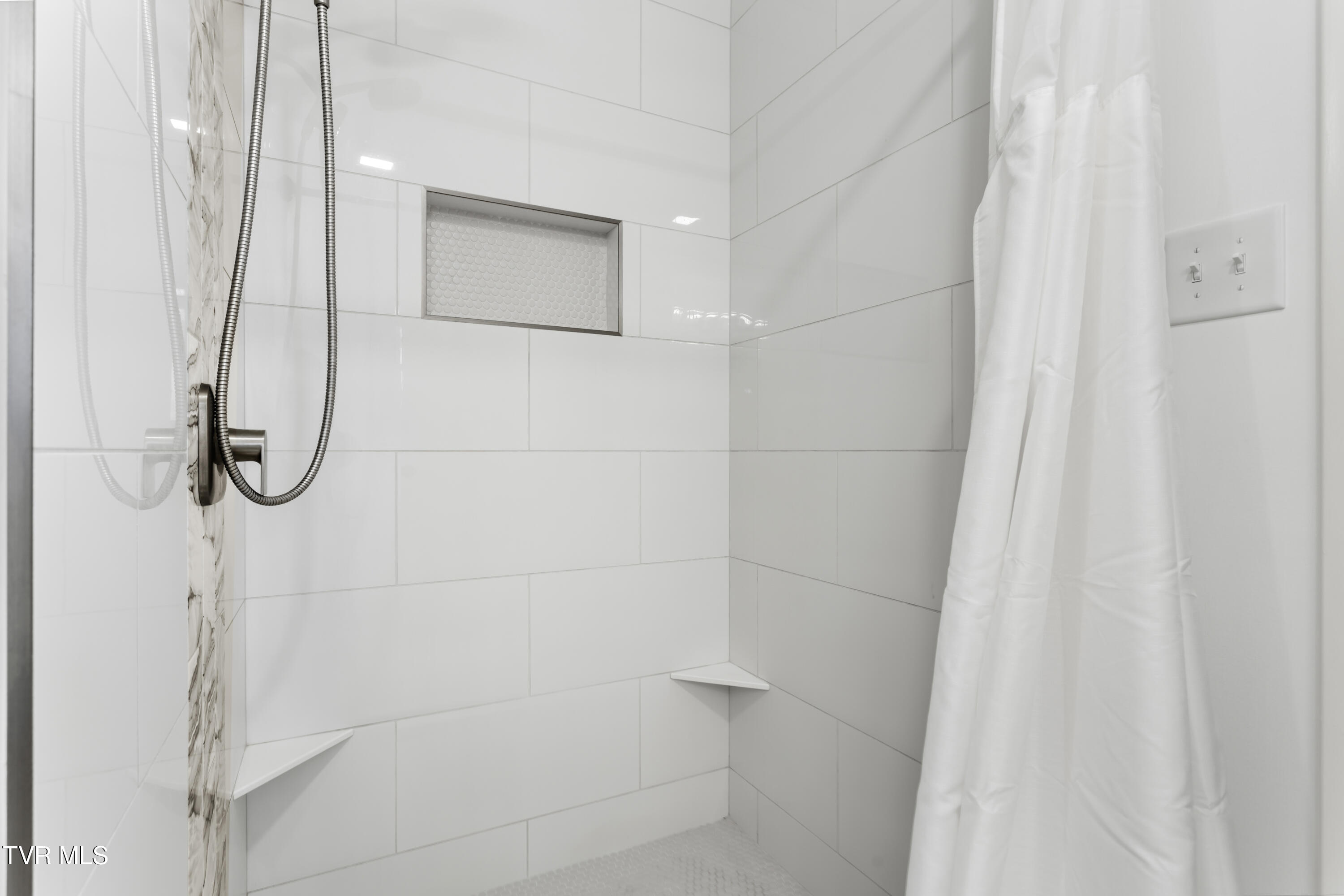 2112 Knob Creek Road Johnson City, TN 37604 - Photo 24 of 85 Onwers Bath tiled shower