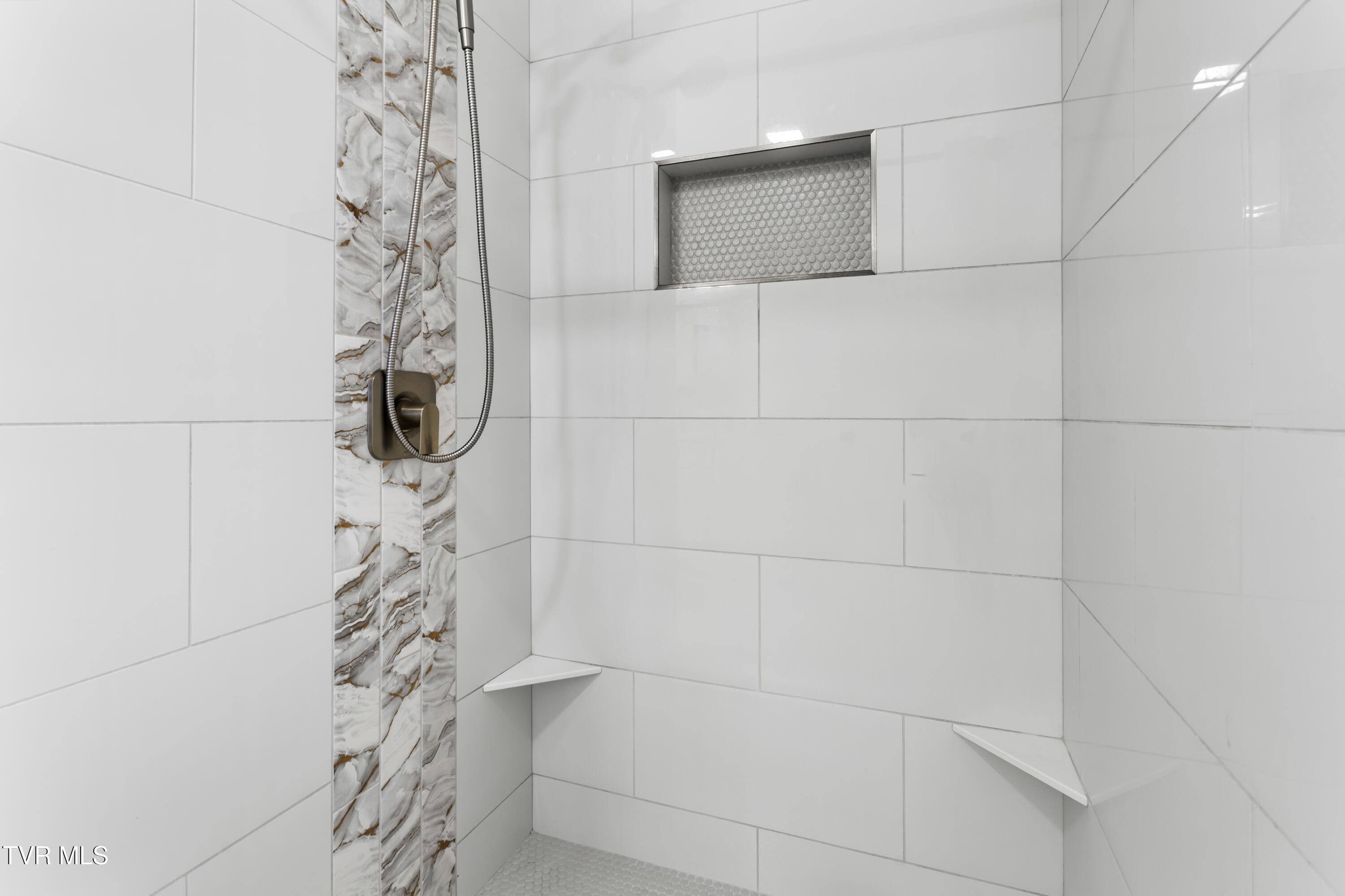 2112 Knob Creek Road Johnson City, TN 37604 - Photo 25 of 85 Owners Bath tiled shower