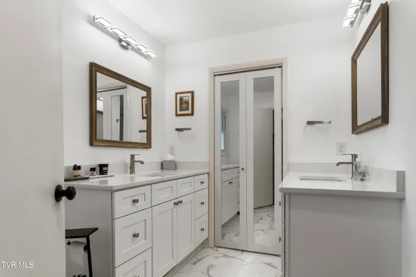 $649,900 | 2112 Knob Creek Road, Johnson City, TN 37604