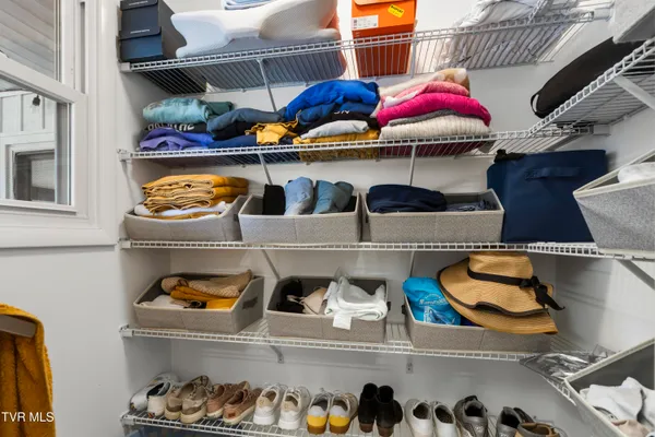 $649,900 | 2112 Knob Creek Road, Johnson City, TN 37604