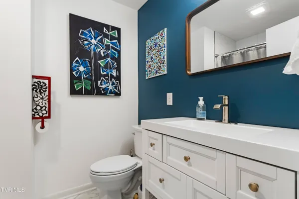 $649,900 | 2112 Knob Creek Road, Johnson City, TN 37604