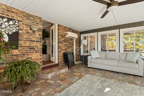 $649,900 | 2112 Knob Creek Road, Johnson City, TN 37604