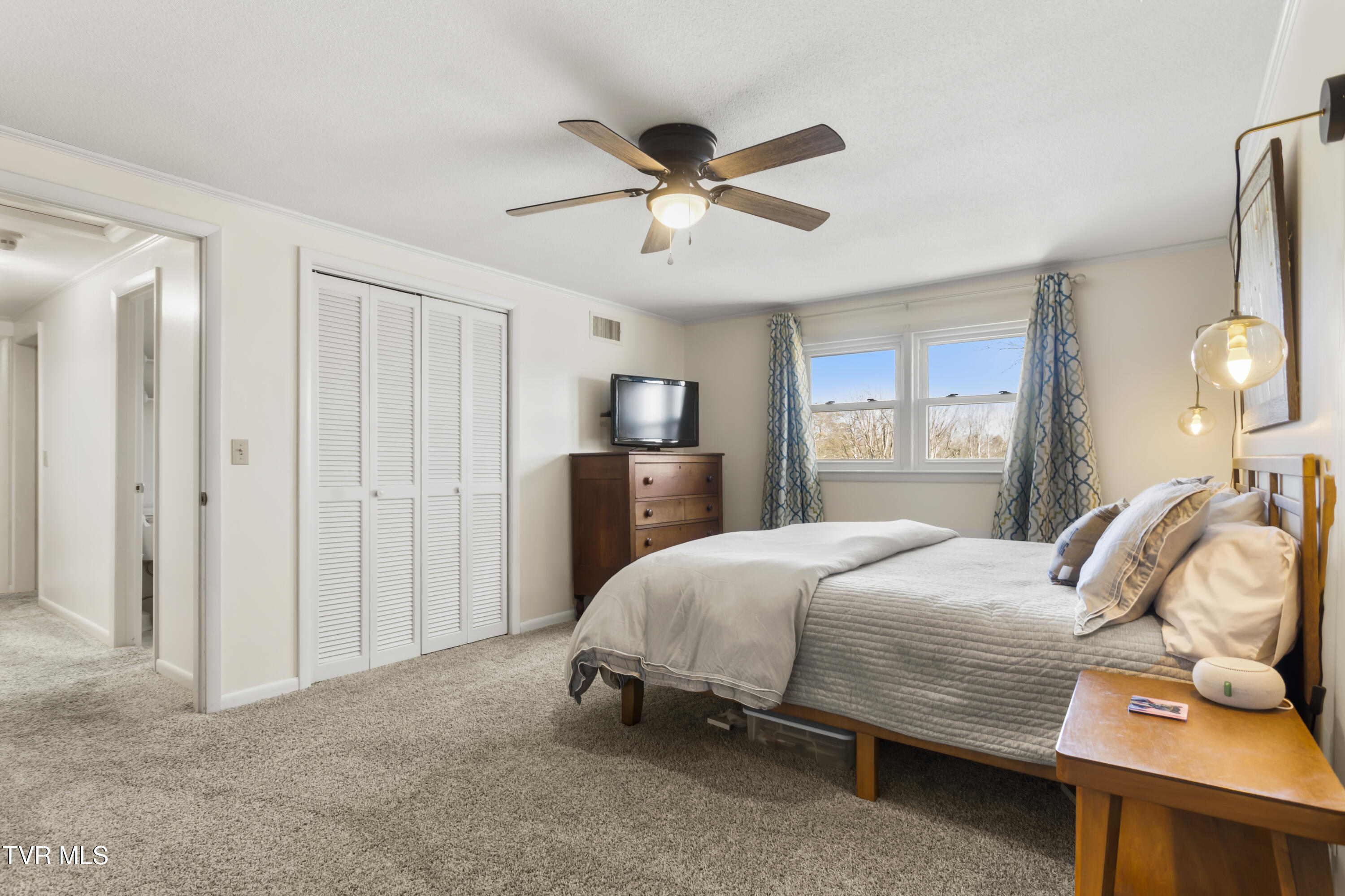 2112 Knob Creek Road Johnson City, TN 37604 - Photo 40 of 88 Bedroom 3 upper level