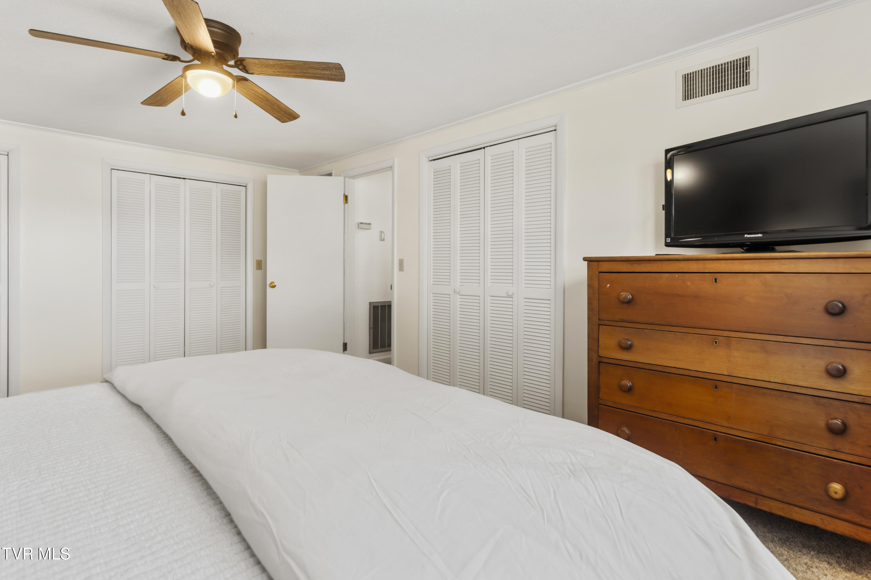 2112 Knob Creek Road Johnson City, TN 37604 - Photo 41 of 88 Bedroom 3 upper level