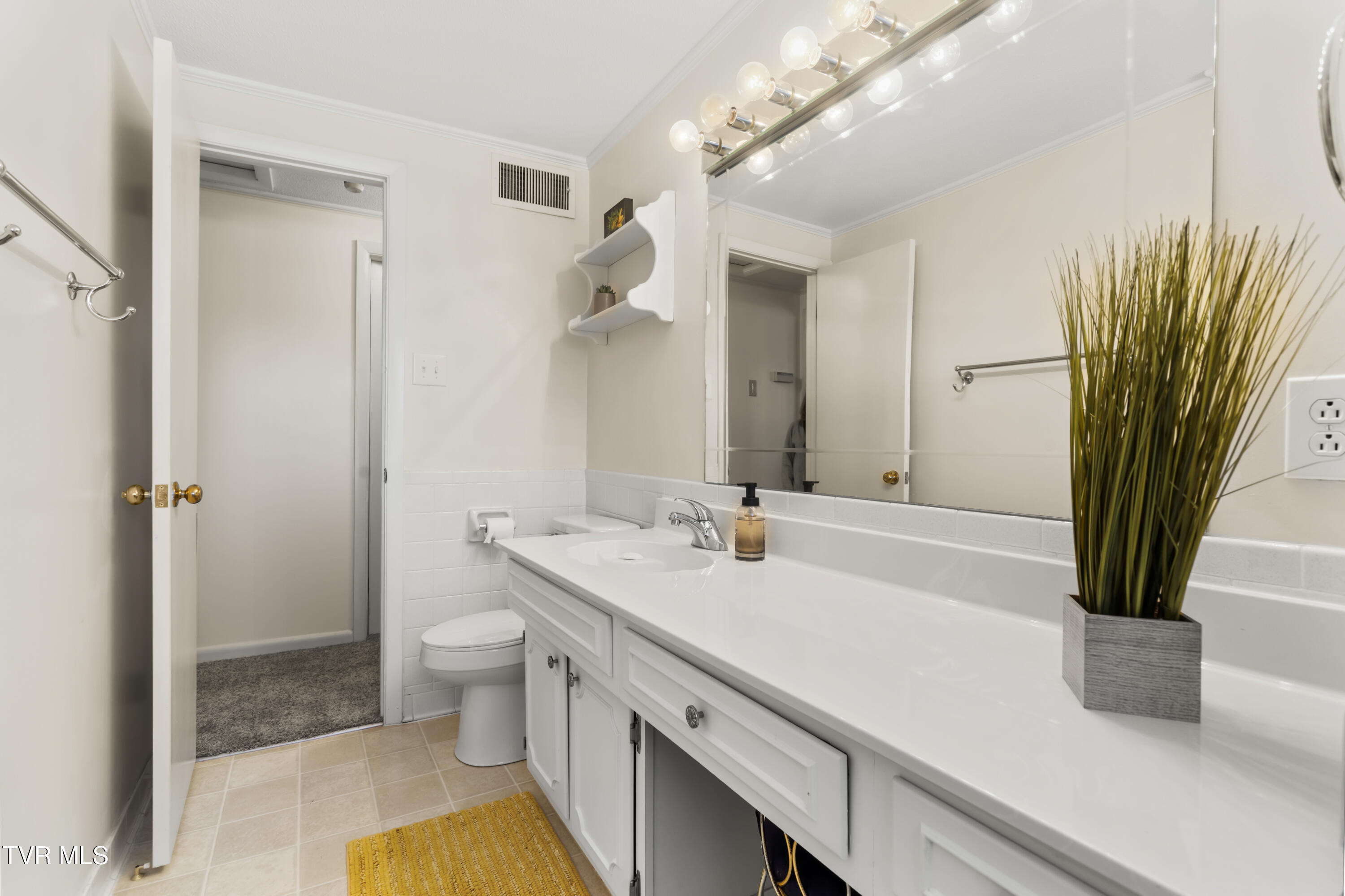 2112 Knob Creek Road Johnson City, TN 37604 - Photo 42 of 85 Upper Level Full Bath