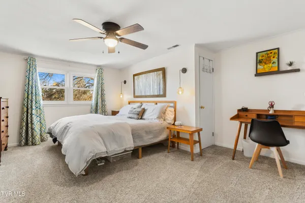 $649,900 | 2112 Knob Creek Road, Johnson City, TN 37604