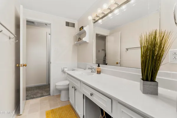 $649,900 | 2112 Knob Creek Road, Johnson City, TN 37604