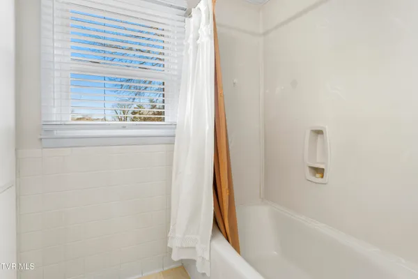 $649,900 | 2112 Knob Creek Road, Johnson City, TN 37604