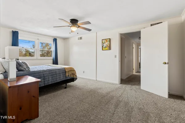 $649,900 | 2112 Knob Creek Road, Johnson City, TN 37604