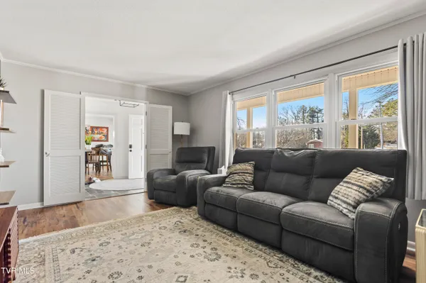 $649,900 | 2112 Knob Creek Road, Johnson City, TN 37604