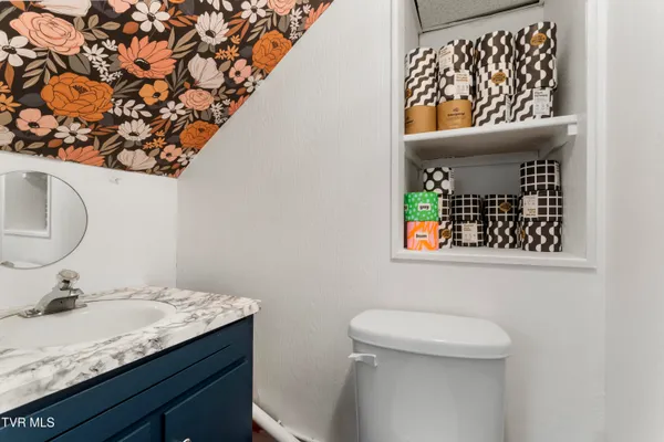 $649,900 | 2112 Knob Creek Road, Johnson City, TN 37604