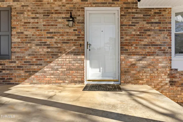 $649,900 | 2112 Knob Creek Road, Johnson City, TN 37604