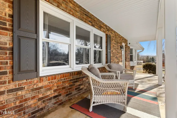 $649,900 | 2112 Knob Creek Road, Johnson City, TN 37604