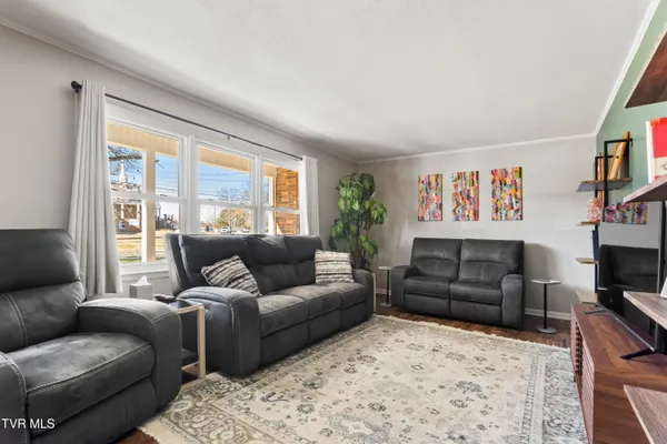 $649,900 | 2112 Knob Creek Road, Johnson City, TN 37604