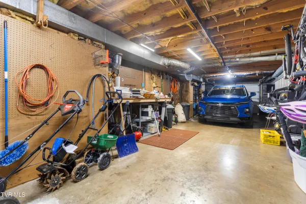 $649,900 | 2112 Knob Creek Road, Johnson City, TN 37604