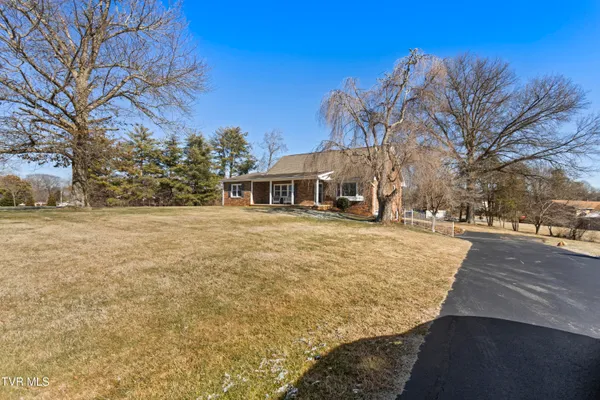 $649,900 | 2112 Knob Creek Road, Johnson City, TN 37604