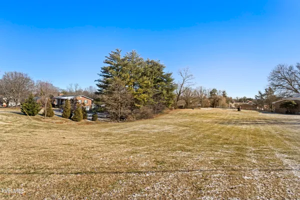 $649,900 | 2112 Knob Creek Road, Johnson City, TN 37604
