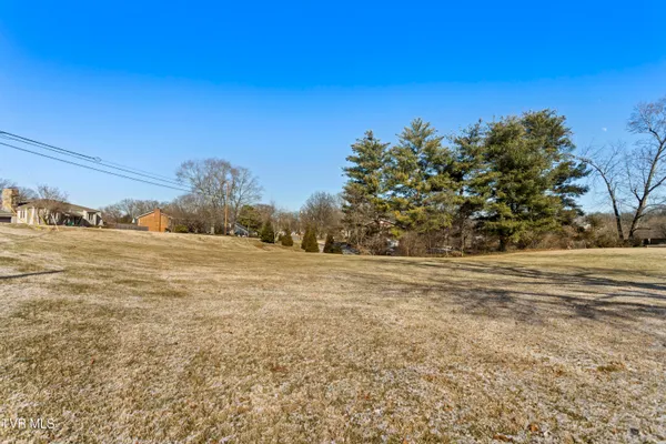 $649,900 | 2112 Knob Creek Road, Johnson City, TN 37604