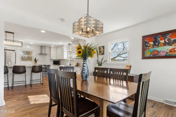 $649,900 | 2112 Knob Creek Road, Johnson City, TN 37604