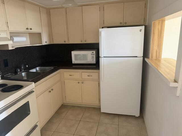 660 Glouchester Street, Unit 206 Boca Raton, FL 33487 - Photo 8 of 13 a white refrigerator freezer sitting in a kitchen